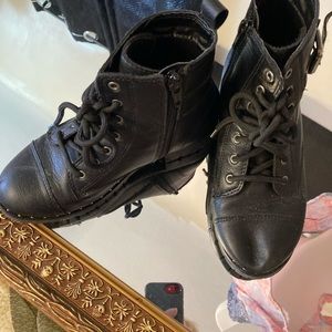 Child’s boots